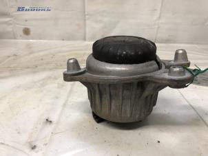 Gebruikte Motorsteun Mercedes C (W205) C-180 1.6 16V Prijs € 25,00 Margeregeling aangeboden door Autobedrijf Brooks