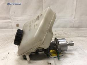 Gebruikte Hoofdremcilinder Opel Combo Tour (Corsa C) 1.4 16V Twin Port Prijs € 20,00 Margeregeling aangeboden door Autobedrijf Brooks