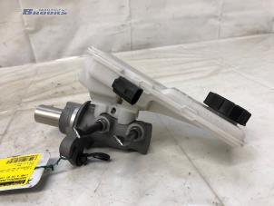Gebruikte Hoofdremcilinder Lynk &amp; Co 01 1.5 PHEV Prijs € 35,00 Margeregeling aangeboden door Autobedrijf Brooks