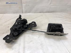 Gebruikte Slotmechaniek Achterklep Lynk &amp; Co 01 1.5 PHEV Prijs € 195,00 Margeregeling aangeboden door Autobedrijf Brooks