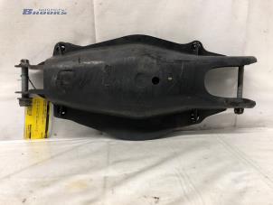 Gebruikte Draagarm links-achter Mercedes C (W205) C-180 1.6 16V Prijs € 20,00 Margeregeling aangeboden door Autobedrijf Brooks