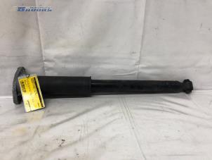 Gebruikte Schokbreker rechts-achter Mercedes C (W205) C-180 1.6 16V Prijs € 40,00 Margeregeling aangeboden door Autobedrijf Brooks