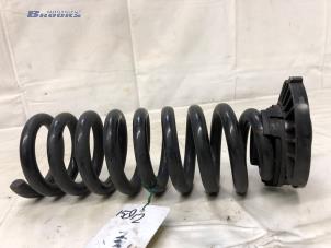 Gebruikte Veerschroef achter Mercedes C (W205) C-180 1.6 16V Prijs € 45,00 Margeregeling aangeboden door Autobedrijf Brooks