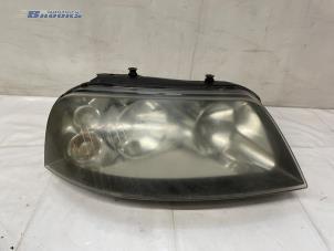 Gebruikte Rechter Koplamp Seat Alhambra (7V8/9) 2.0 Prijs € 30,00 Margeregeling aangeboden door Autobedrijf Brooks