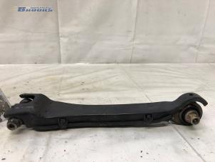 Gebruikte Draagarm rechts-achter Mercedes C (W205) C-180 1.6 16V Prijs € 20,00 Margeregeling aangeboden door Autobedrijf Brooks