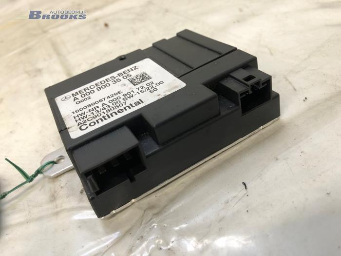 Gebruikte Brandstofpomp module Mercedes C (W205) C-180 1.6 16V Prijs € 30,00 Margeregeling aangeboden door Autobedrijf Brooks