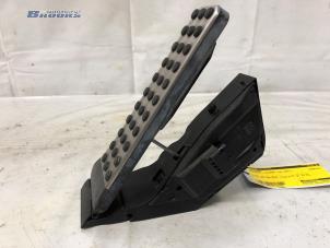 Gebruikte Gaspedaal Mercedes C (W205) C-180 1.6 16V Prijs € 20,00 Margeregeling aangeboden door Autobedrijf Brooks