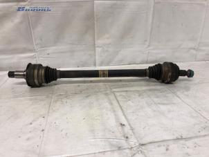 Gebruikte Aandrijfas rechts-achter Mercedes C (W205) C-180 1.6 16V Prijs € 100,00 Margeregeling aangeboden door Autobedrijf Brooks