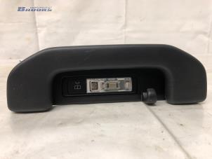 Gebruikte Handgreep Mercedes C (W205) C-180 1.6 16V Prijs € 10,00 Margeregeling aangeboden door Autobedrijf Brooks