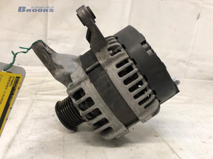 Gebruikte Dynamo Mercedes C (W205) C-180 1.6 16V Prijs € 75,00 Margeregeling aangeboden door Autobedrijf Brooks