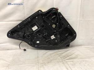 Gebruikte Raammechaniek 4Deurs links-achter Mercedes C (W205) C-180 1.6 16V Prijs € 30,00 Margeregeling aangeboden door Autobedrijf Brooks