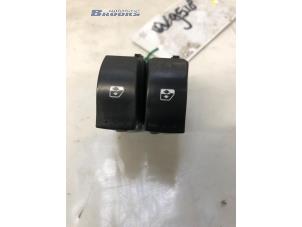 Gebruikte Raam schakelaar elektrisch Opel Movano 2.3 CDTi 16V FWD Prijs € 25,00 Margeregeling aangeboden door Autobedrijf Brooks