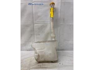 Gebruikte Ruitensproeiertank voor Opel Movano 2.3 CDTi 16V FWD Prijs € 25,00 Margeregeling aangeboden door Autobedrijf Brooks