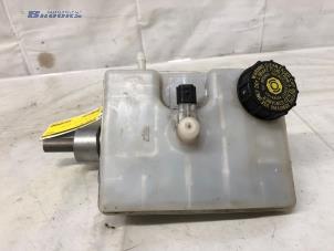 Gebruikte Hoofdremcilinder Opel Movano 2.3 CDTi 16V FWD Prijs € 50,00 Margeregeling aangeboden door Autobedrijf Brooks