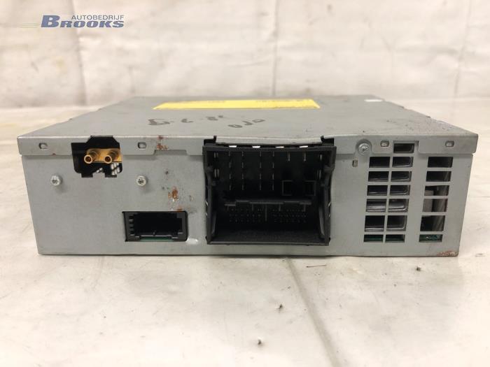 Radio module van een Audi A6 Avant (C6) 2.7 TDI V6 24V 2011