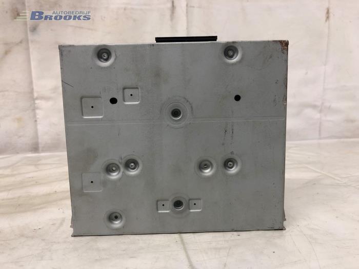 Radio module van een Audi A6 Avant (C6) 2.7 TDI V6 24V 2011