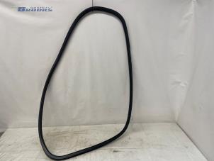 Gebruikte Portierrubber 4Deurs links-voor Lynk &amp; Co 01 1.5 PHEV Prijs € 50,00 Margeregeling aangeboden door Autobedrijf Brooks