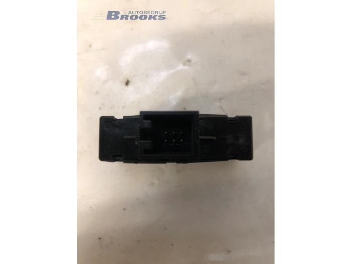 Paniekverlichtings Schakelaar van een Audi A6 Avant (C6) 2.7 TDI V6 24V 2011