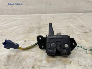 Gebruikte Slotmechaniek Achterklep Toyota Yaris II (P9) 1.33 16V Dual VVT-I Prijs € 20,00 Margeregeling aangeboden door Autobedrijf Brooks