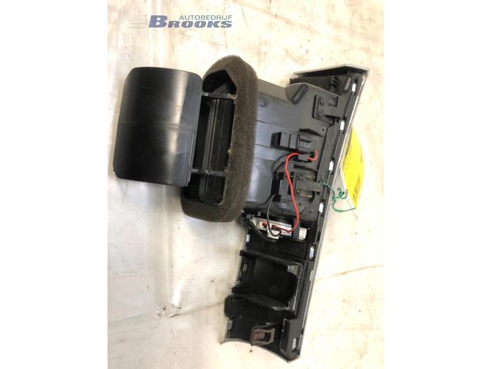 Luchtrooster Dashboard van een Audi A6 Avant (C6) 2.7 TDI V6 24V 2011