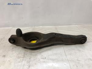 Gebruikte Triangel rechts-achter Mazda 3 Sport (BK) 1.6i 16V Prijs € 25,00 Margeregeling aangeboden door Autobedrijf Brooks