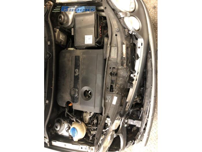 Gebruikte Rembekrachtiger Volkswagen Polo IV (9N1/2/3) 1.4 16V 75 Prijs € 25,00 Margeregeling aangeboden door Autobedrijf Brooks