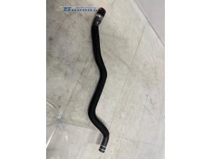 Nieuwe Radiateurslang Ferrari F12 Berlinetta 6.3 V12 48V Prijs € 60,50 Inclusief btw aangeboden door Autobedrijf Brooks