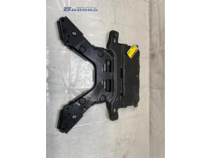 Gebruikte Subframe Audi E-tron Sportback (GEA) 50 Prijs € 65,00 Margeregeling aangeboden door Autobedrijf Brooks