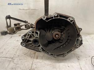 Gebruikte Versnellingsbak Opel Astra G Caravan (F35) 1.6 16V Prijs € 150,00 Margeregeling aangeboden door Autobedrijf Brooks