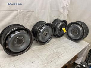 Gebruikte Velgen set Renault Master III (EV/HV/UV/VA/VB/VD/VF/VG/VJ) 2.3 dCi 145 16V FWD Prijs € 125,00 Margeregeling aangeboden door Autobedrijf Brooks