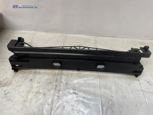 Nieuwe Radiateurbalk BMW 5 serie (F10) 525d 16V Prijs € 60,50 Inclusief btw aangeboden door Autobedrijf Brooks