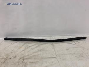 Nieuwe Raamlikker Kia Cee'd (JDB5) 1.0i T-GDi 12V 100 Prijs € 24,20 Inclusief btw aangeboden door Autobedrijf Brooks