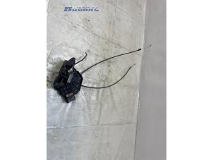 Gebruikte Slotmechaniek Portier 4Deurs rechts-achter Mazda 3 Sport (BK) 1.6i 16V Prijs € 20,00 Margeregeling aangeboden door Autobedrijf Brooks