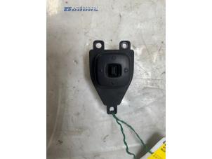 Gebruikte Schakelaar Spiegel Mazda 3 Sport (BK) 1.6i 16V Prijs € 10,00 Margeregeling aangeboden door Autobedrijf Brooks