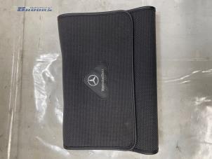 Gebruikte Instructie Boekje Mercedes C Combi (S202) 1.8 C180T 16V Prijs € 25,00 Margeregeling aangeboden door Autobedrijf Brooks