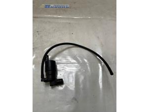 Gebruikte Ruitensproeierpomp voor Toyota Aygo (B10) 1.0 12V VVT-i Prijs € 10,00 Margeregeling aangeboden door Autobedrijf Brooks