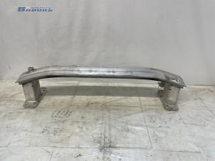 Gebruikte Bumperbalk voor Jeep Compass II (MP) 1.3 4XE 240 16V 4x4 Prijs € 200,00 Margeregeling aangeboden door Autobedrijf Brooks