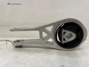 Gebruikte Versnellingsbak Steun Jeep Compass II (MP) 1.3 4XE 240 16V 4x4 Prijs € 25,00 Margeregeling aangeboden door Autobedrijf Brooks