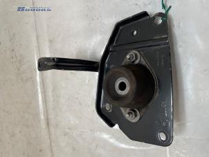 Gebruikte Versnellingsbak Steun Peugeot Partner (GC/GF/GG/GJ/GK) 1.6 HDI, BlueHDI 75 Prijs € 20,00 Margeregeling aangeboden door Autobedrijf Brooks