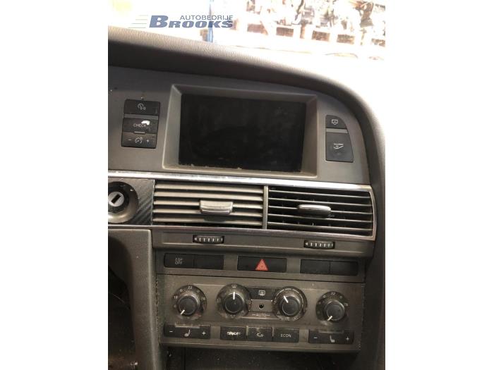Gebruikte Display Interieur Audi A6 (C6) 2.4 V6 24V Prijs € 50,00 Margeregeling aangeboden door Autobedrijf Brooks