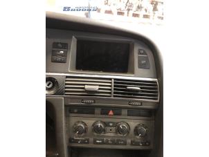 Gebruikte Display Interieur Audi A6 (C6) 2.4 V6 24V Prijs € 50,00 Margeregeling aangeboden door Autobedrijf Brooks