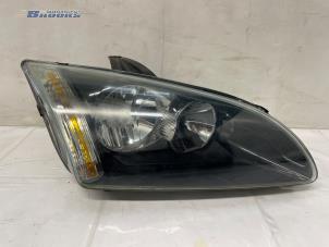 Gebruikte Koplamp rechts Ford Focus 2 Wagon 1.6 Ti-VCT 16V Prijs € 20,00 Margeregeling aangeboden door Autobedrijf Brooks