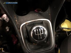 Gebruikte Versnellingspook Volkswagen Polo V (6R) 1.2 TDI 12V BlueMotion Prijs € 50,00 Margeregeling aangeboden door Autobedrijf Brooks