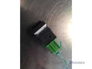 Gebruikte Schakelaar Skoda Fabia II (5J) 1.2 TDI 12V Greenline Prijs € 5,00 Margeregeling aangeboden door Autobedrijf Brooks