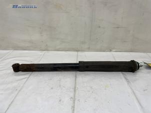 Gebruikte Schokdemper links-achter Peugeot 107 1.0 12V Prijs € 15,00 Margeregeling aangeboden door Autobedrijf Brooks