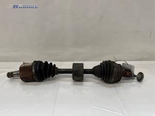 Gebruikte Aandrijfas links-voor Volvo V70 (SW) 2.4 20V 170 Prijs € 35,00 Margeregeling aangeboden door Autobedrijf Brooks