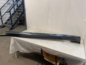 Gebruikte Zijskirt links Audi e-tron GT (F83) Competition 93 kWh Prijs € 150,00 Margeregeling aangeboden door Autobedrijf Brooks