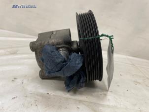 Gebruikte Pomp Servo Volvo V70 (SW) 2.4 20V 170 Prijs € 50,00 Margeregeling aangeboden door Autobedrijf Brooks