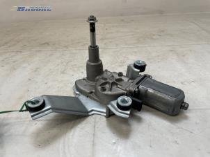 Gebruikte Ruitenwissermotor achter Jeep Compass II (MP) 1.3 4XE 240 16V 4x4 Prijs € 75,00 Margeregeling aangeboden door Autobedrijf Brooks