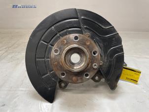 Gebruikte Fusee links-achter Jeep Compass II (MP) 1.3 4XE 240 16V 4x4 Prijs € 250,00 Margeregeling aangeboden door Autobedrijf Brooks